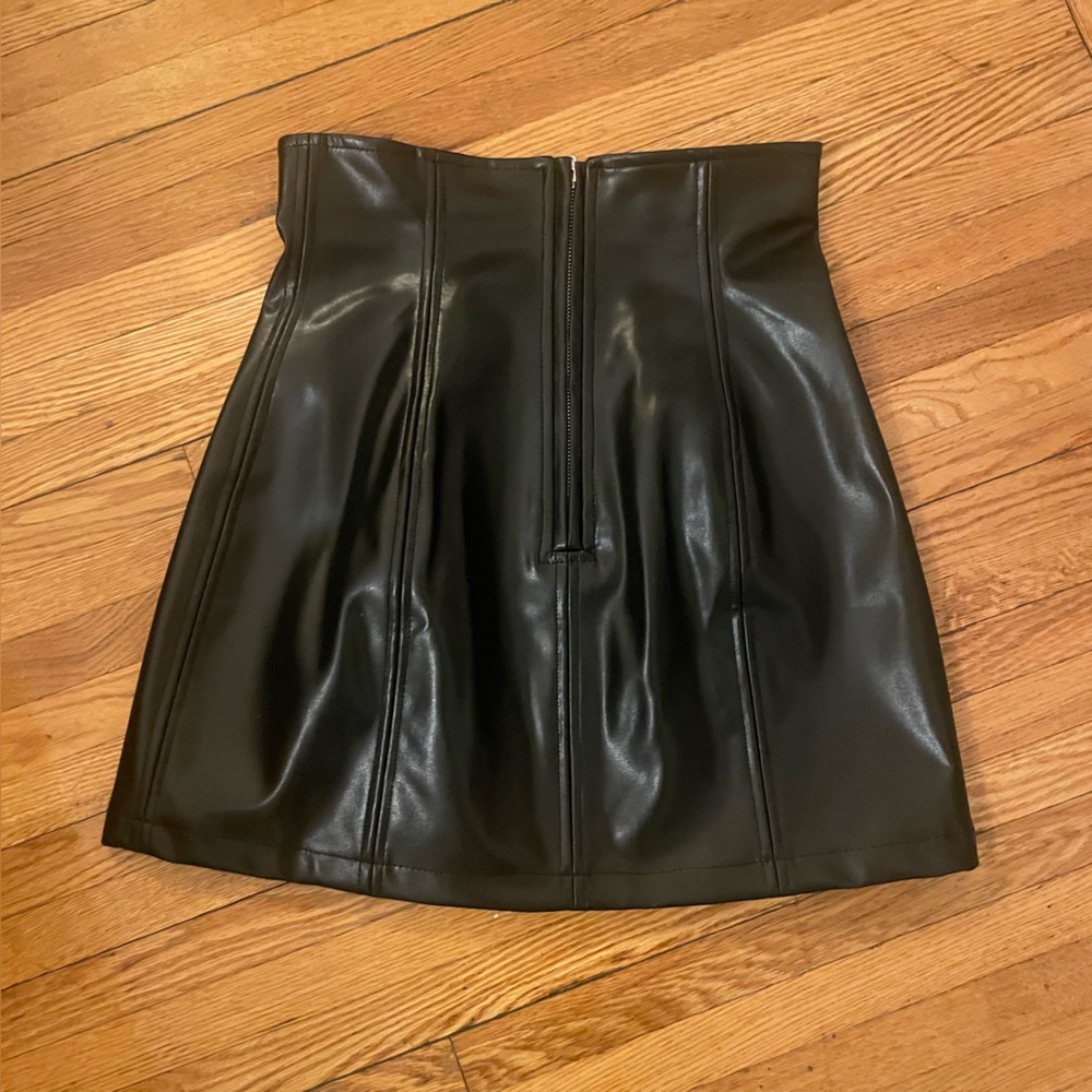 Fashion Brand Company Black Plant Leather Mini Skirt - Picture 4 of 5